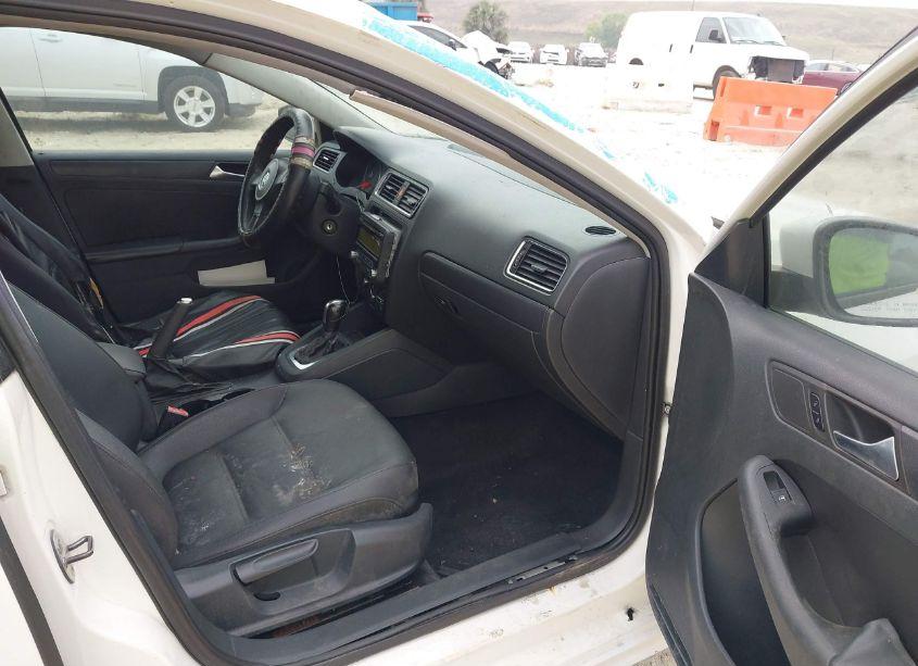 Photo 5 of 2012 Volkswagen Jetta 2.5L SE (VIN 3VWDP7AJ5CM335900)