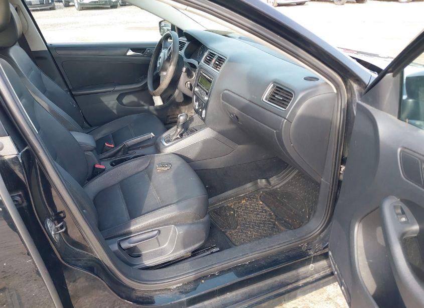 Photo 5 of 2012 Volkswagen Jetta 2.5L SE (VIN 3VWDP7AJ5CM337940)