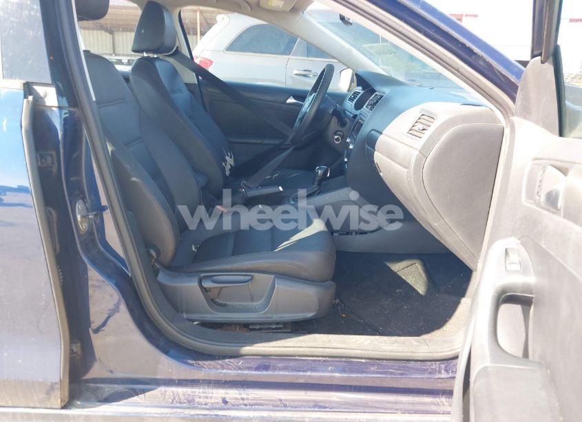 Photo 5 of 2012 Volkswagen Jetta 2.5L SE (VIN 3VWDP7AJ5CM340319)