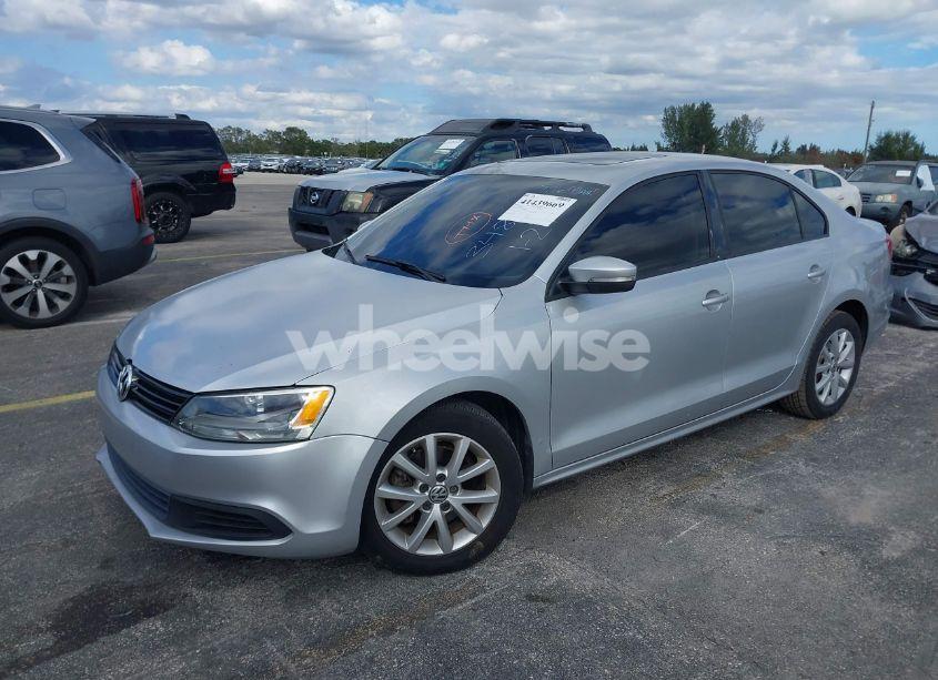 Photo 2 of 2012 Volkswagen Jetta 2.5L SE (VIN 3VWDP7AJ5CM348310)
