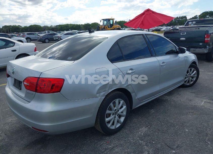 Photo 4 of 2012 Volkswagen Jetta 2.5L SE (VIN 3VWDP7AJ5CM348310)