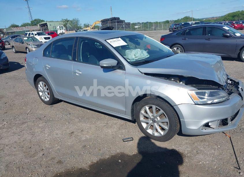2012 Volkswagen Jetta 2.5L SE (VIN 3VWDP7AJ5CM352597) main photo