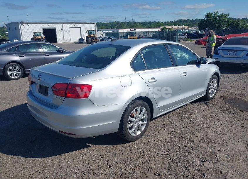 Photo 4 of 2012 Volkswagen Jetta 2.5L SE (VIN 3VWDP7AJ5CM352597)