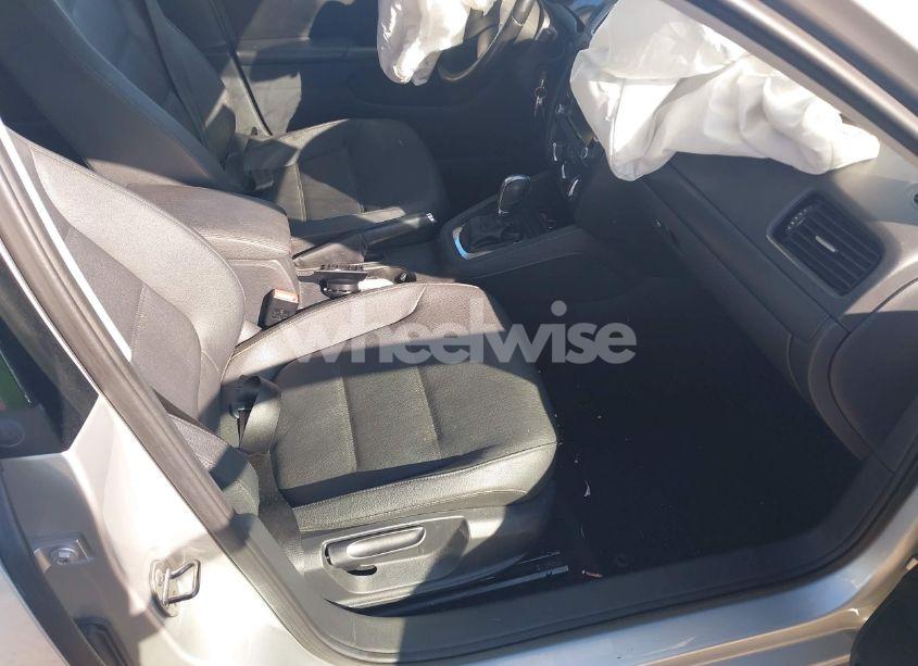 Photo 5 of 2012 Volkswagen Jetta 2.5L SE (VIN 3VWDP7AJ5CM352597)