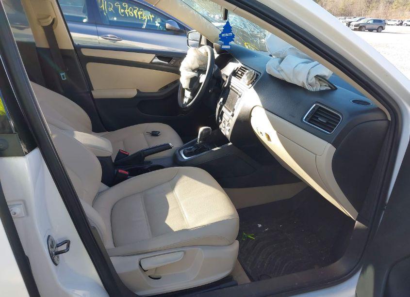 Photo 5 of 2012 Volkswagen Jetta 2.5L SE (VIN 3VWDP7AJ5CM406951)