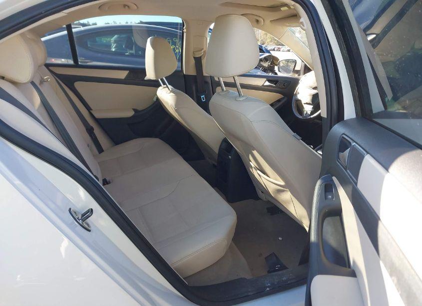 Photo 8 of 2012 Volkswagen Jetta 2.5L SE (VIN 3VWDP7AJ5CM406951)