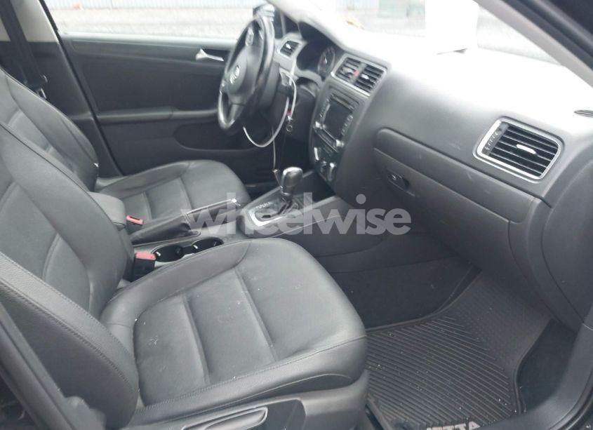 Photo 5 of 2012 Volkswagen Jetta 2.5L SE (VIN 3VWDP7AJ5CM427301)
