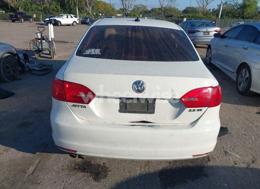 Photo 16 of 2013 Volkswagen Jetta 2.5L SE (VIN 3VWDP7AJ5DM214933)