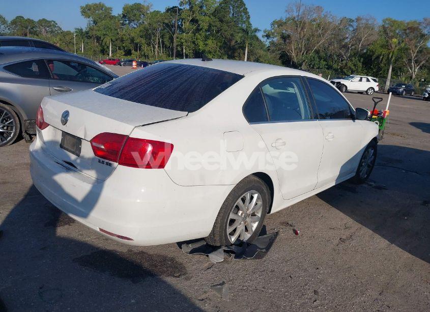 Photo 4 of 2013 Volkswagen Jetta 2.5L SE (VIN 3VWDP7AJ5DM214933)