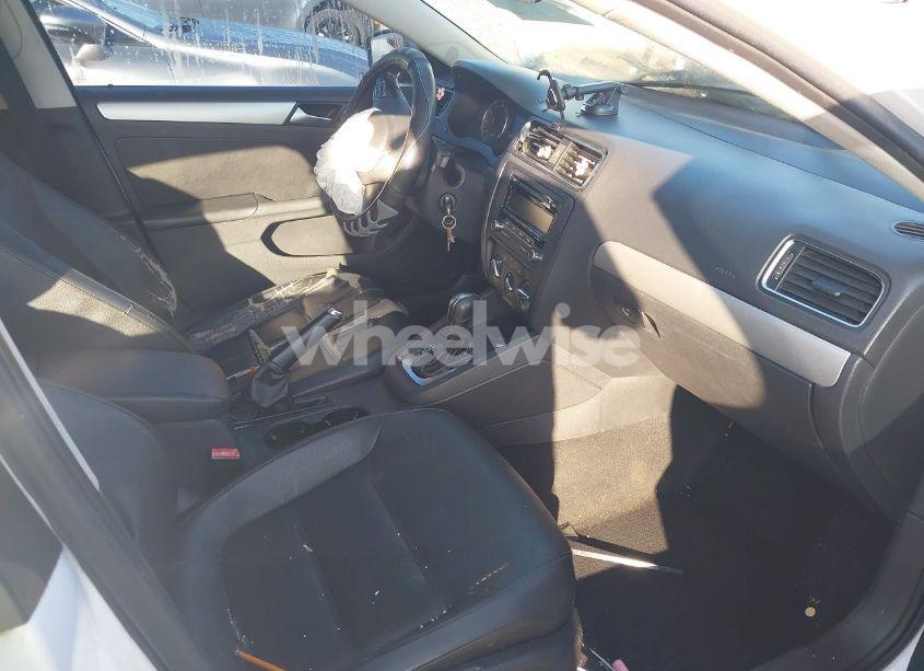 Photo 5 of 2013 Volkswagen Jetta 2.5L SE (VIN 3VWDP7AJ5DM214933)