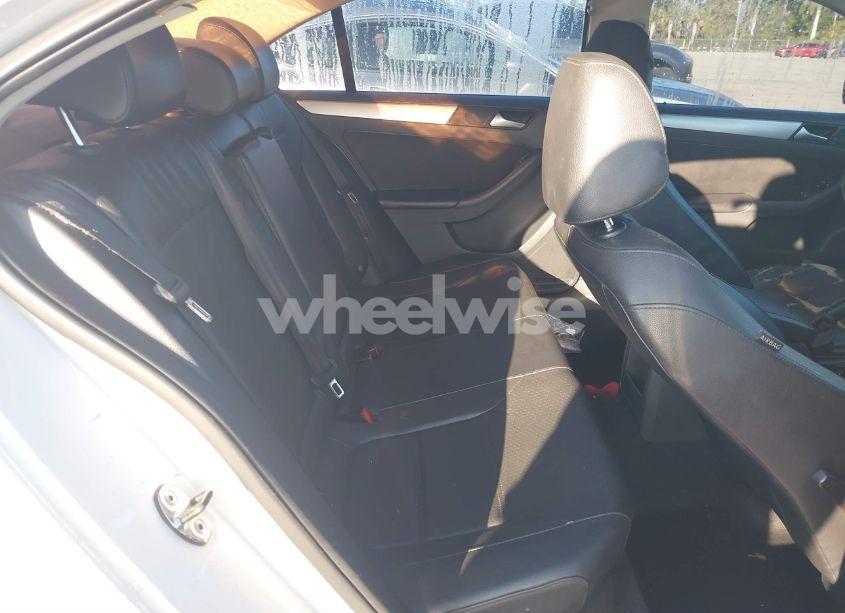 Photo 8 of 2013 Volkswagen Jetta 2.5L SE (VIN 3VWDP7AJ5DM214933)