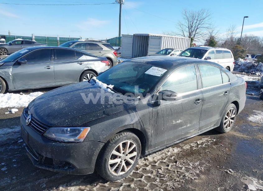 Photo 2 of 2013 Volkswagen Jetta 2.5L SE (VIN 3VWDP7AJ5DM256972)