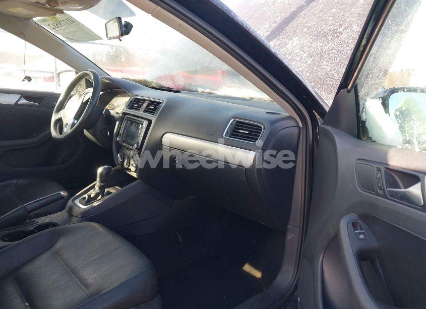 Photo 5 of 2013 Volkswagen Jetta 2.5L SE (VIN 3VWDP7AJ5DM256972)