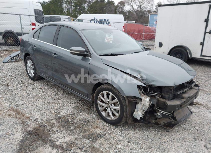 2013 Volkswagen Jetta 2.5L SE (VIN 3VWDP7AJ5DM260701) main photo