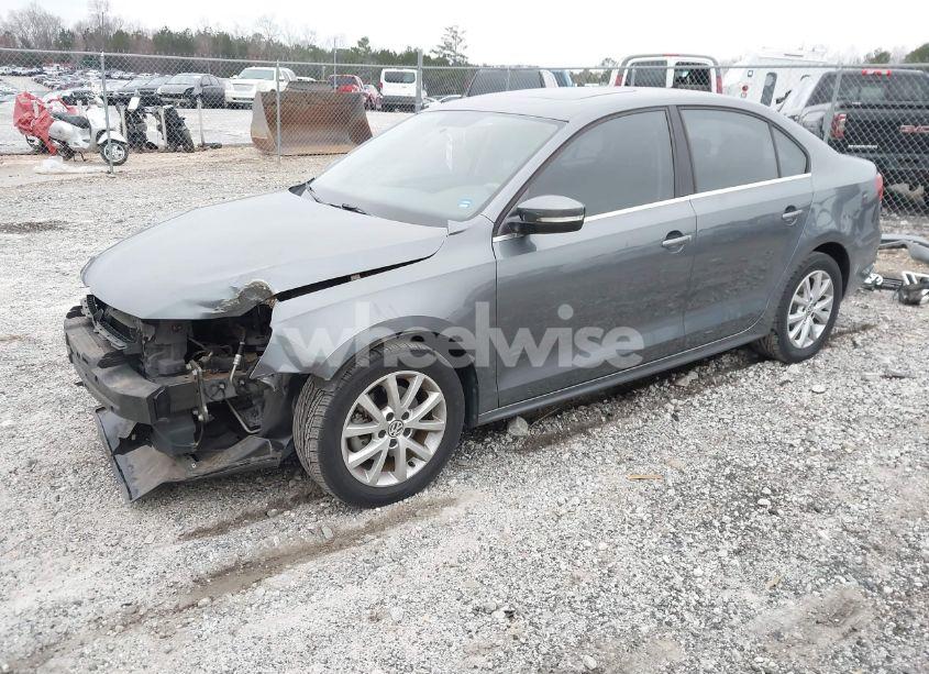 Photo 2 of 2013 Volkswagen Jetta 2.5L SE (VIN 3VWDP7AJ5DM260701)