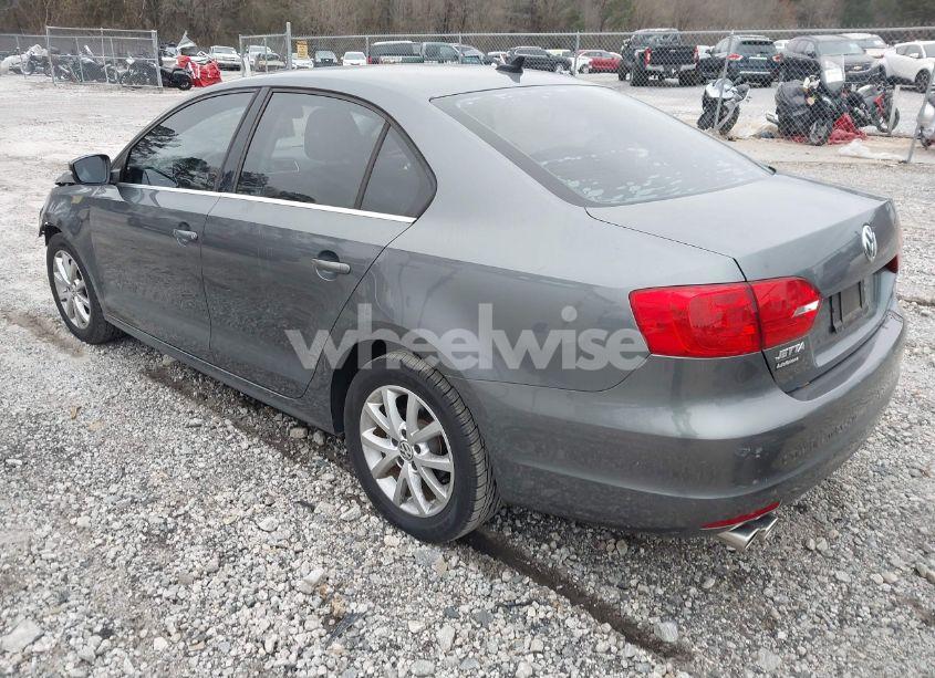 Photo 3 of 2013 Volkswagen Jetta 2.5L SE (VIN 3VWDP7AJ5DM260701)