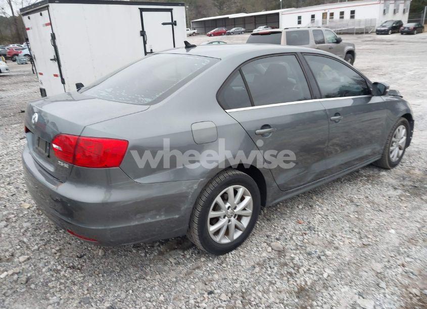 Photo 4 of 2013 Volkswagen Jetta 2.5L SE (VIN 3VWDP7AJ5DM260701)