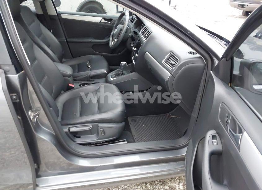 Photo 5 of 2013 Volkswagen Jetta 2.5L SE (VIN 3VWDP7AJ5DM260701)