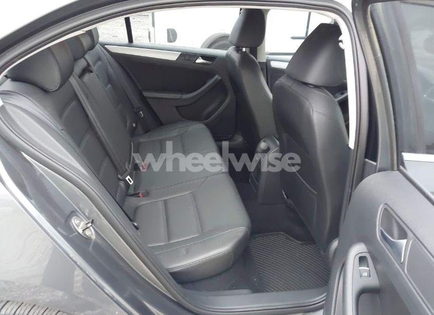 Photo 8 of 2013 Volkswagen Jetta 2.5L SE (VIN 3VWDP7AJ5DM260701)