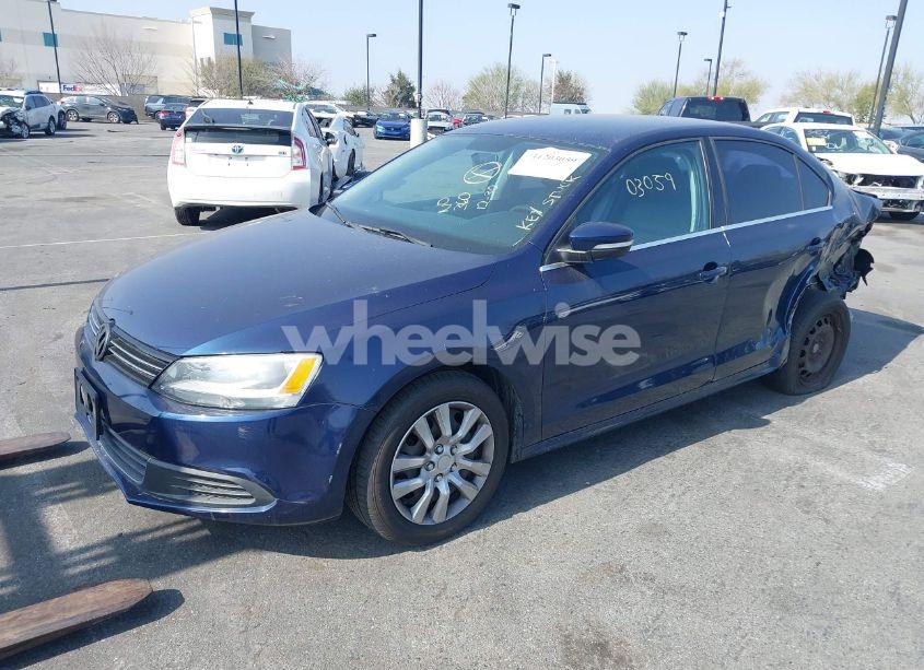 Photo 2 of 2013 Volkswagen Jetta 2.5L SE (VIN 3VWDP7AJ5DM286747)