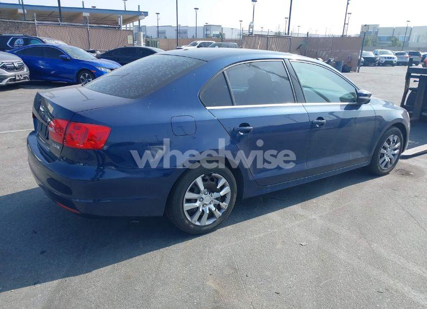 Photo 4 of 2013 Volkswagen Jetta 2.5L SE (VIN 3VWDP7AJ5DM286747)