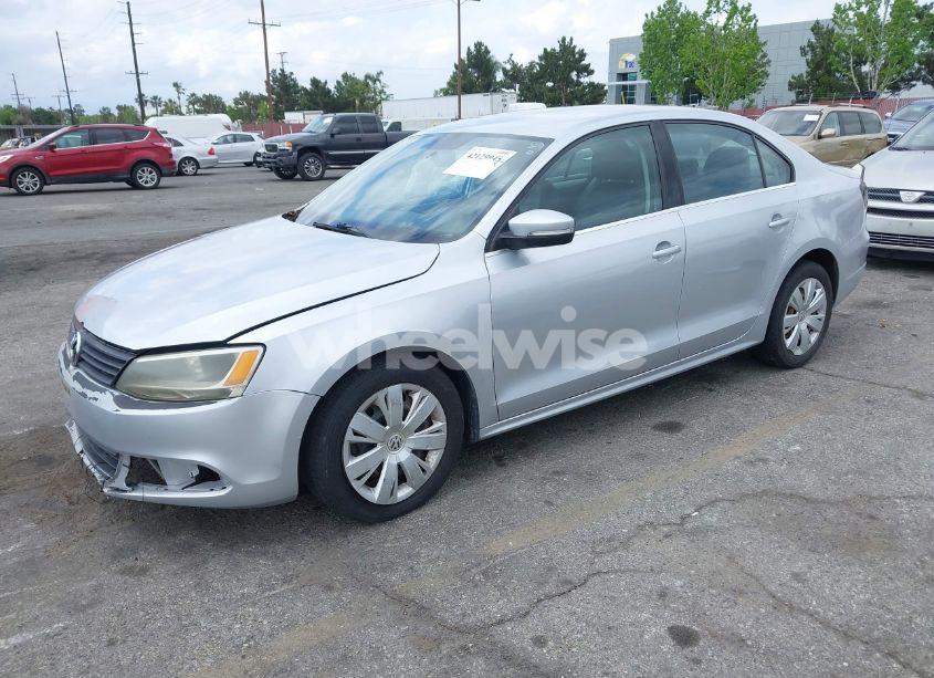 Photo 2 of 2013 Volkswagen Jetta 2.5L SE (VIN 3VWDP7AJ5DM292211)