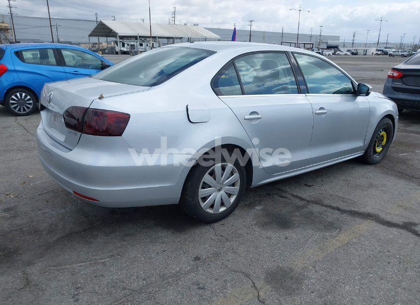 Photo 4 of 2013 Volkswagen Jetta 2.5L SE (VIN 3VWDP7AJ5DM292211)