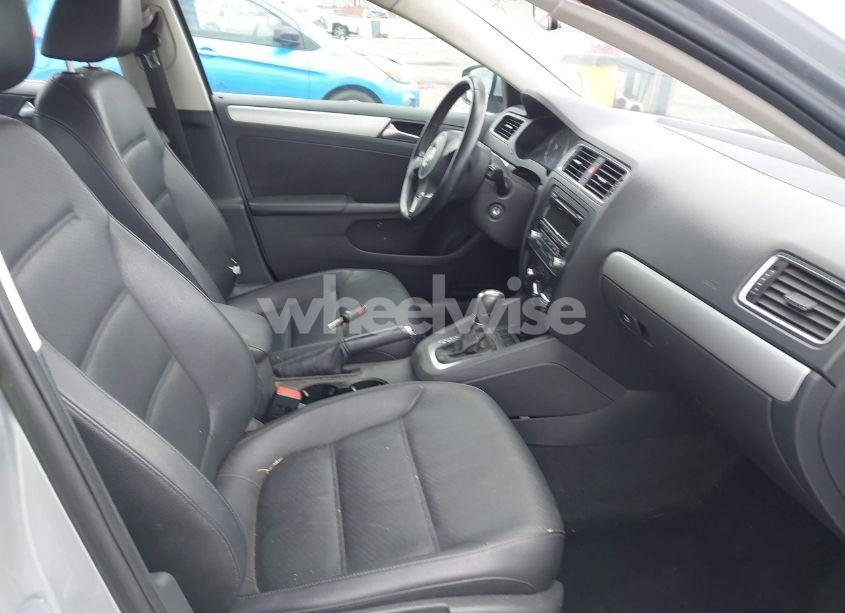 Photo 5 of 2013 Volkswagen Jetta 2.5L SE (VIN 3VWDP7AJ5DM292211)