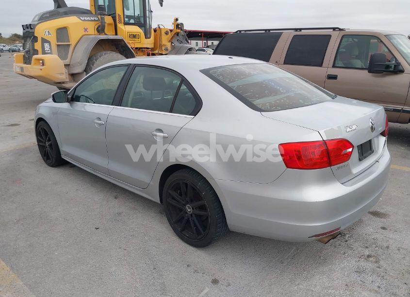 Photo 3 of 2013 Volkswagen Jetta 2.5L SE (VIN 3VWDP7AJ5DM353461)