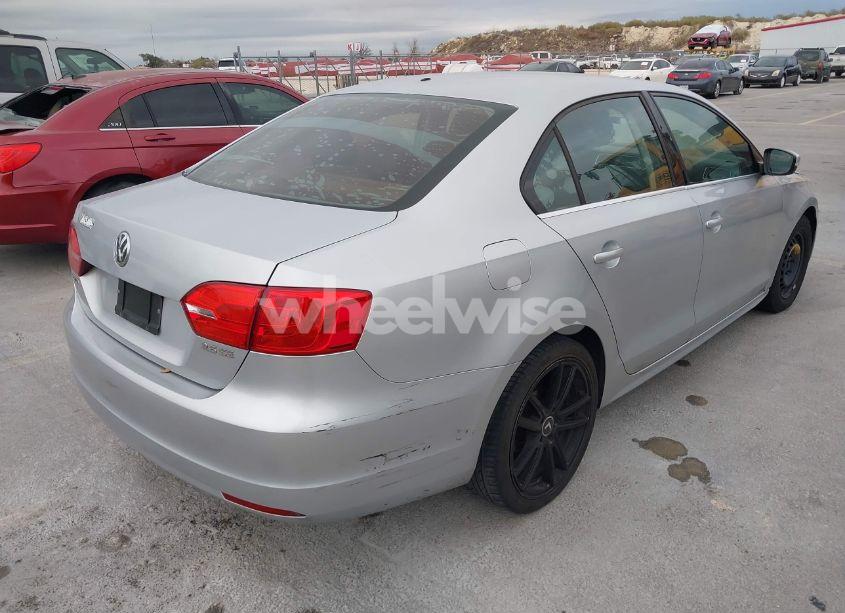 Photo 4 of 2013 Volkswagen Jetta 2.5L SE (VIN 3VWDP7AJ5DM353461)