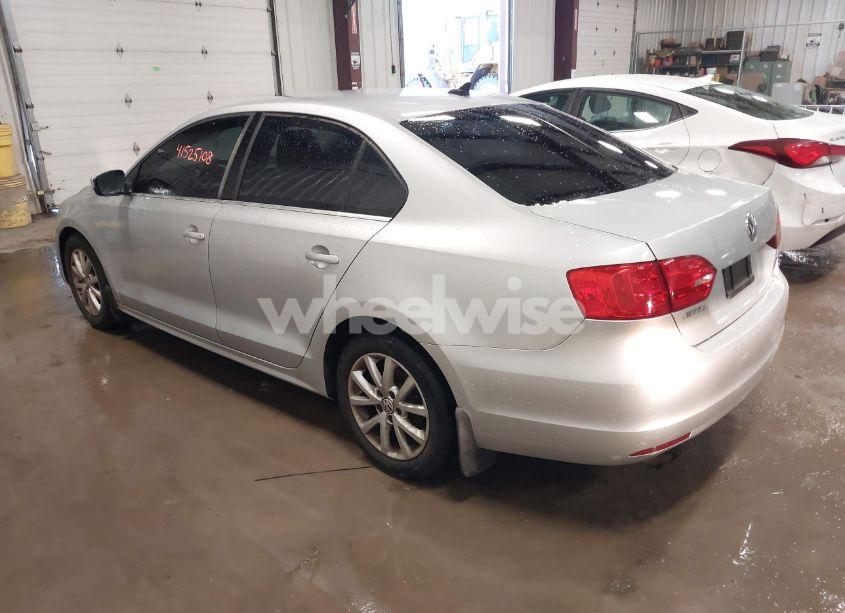 Photo 3 of 2013 Volkswagen Jetta 2.5L SE (VIN 3VWDP7AJ5DM372382)