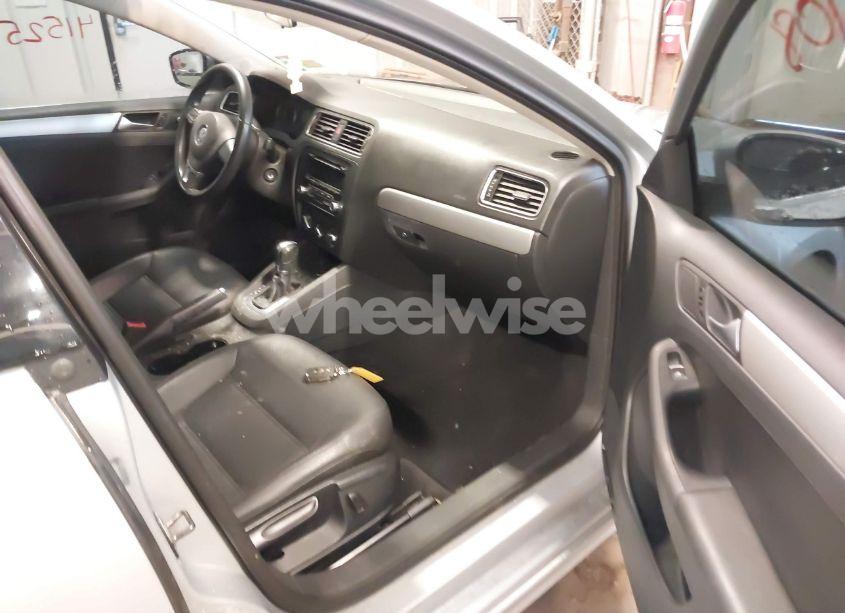 Photo 5 of 2013 Volkswagen Jetta 2.5L SE (VIN 3VWDP7AJ5DM372382)