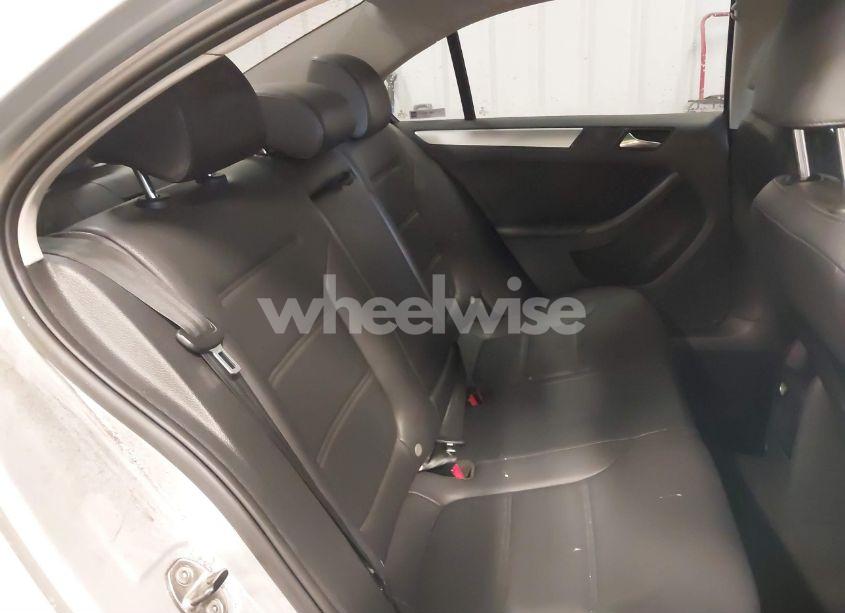 Photo 8 of 2013 Volkswagen Jetta 2.5L SE (VIN 3VWDP7AJ5DM372382)