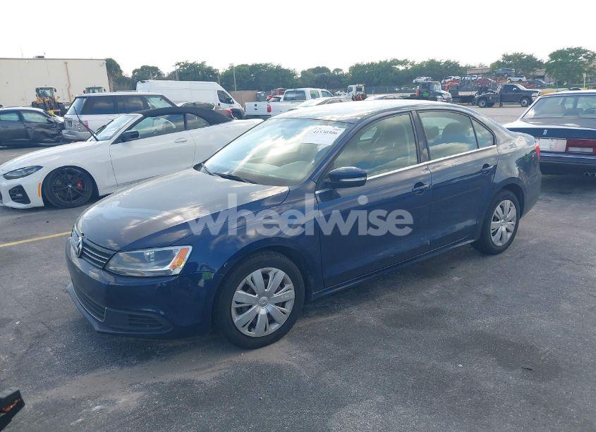 Photo 2 of 2013 Volkswagen Jetta 2.5L SE (VIN 3VWDP7AJ5DM377226)