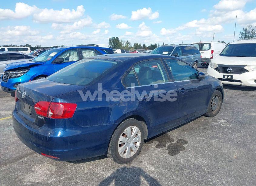 Photo 4 of 2013 Volkswagen Jetta 2.5L SE (VIN 3VWDP7AJ5DM377226)