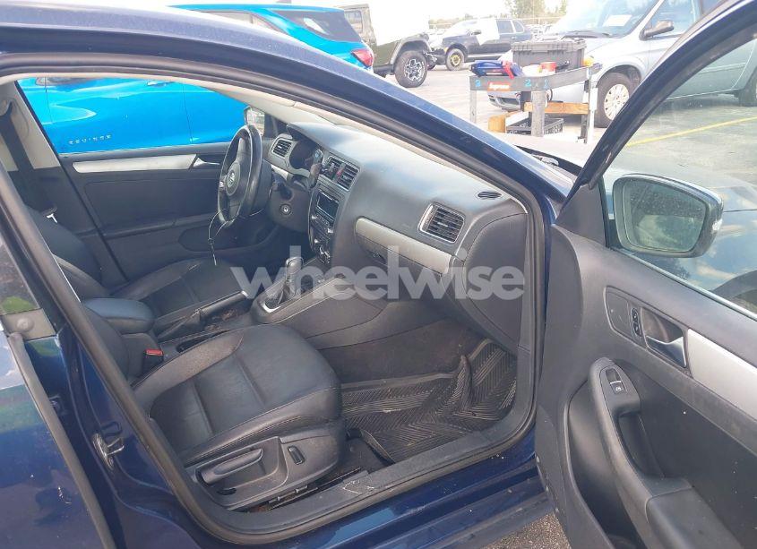 Photo 5 of 2013 Volkswagen Jetta 2.5L SE (VIN 3VWDP7AJ5DM377226)