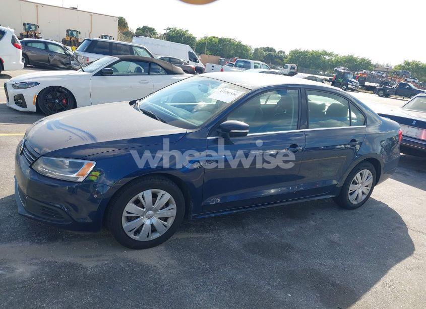 Photo 6 of 2013 Volkswagen Jetta 2.5L SE (VIN 3VWDP7AJ5DM377226)