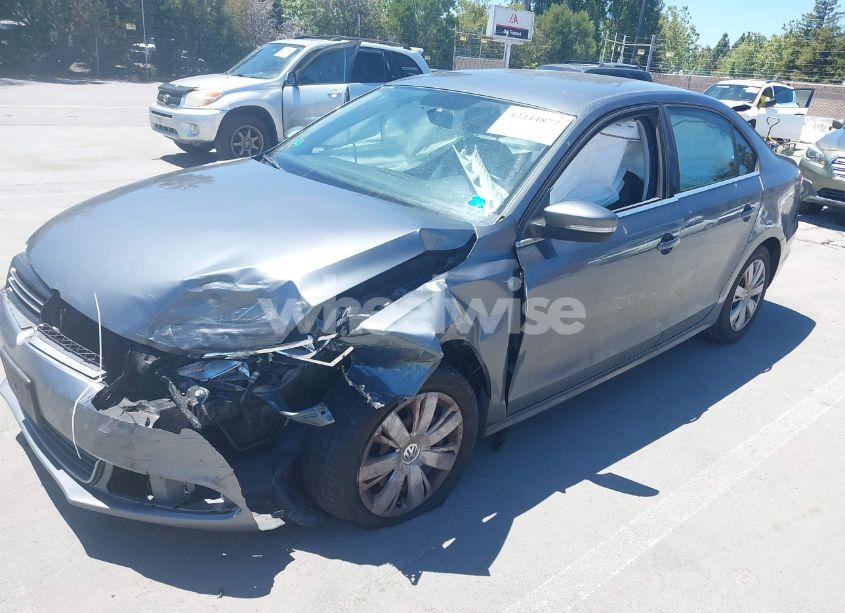 Photo 2 of 2013 Volkswagen Jetta 2.5L SE (VIN 3VWDP7AJ5DM435769)