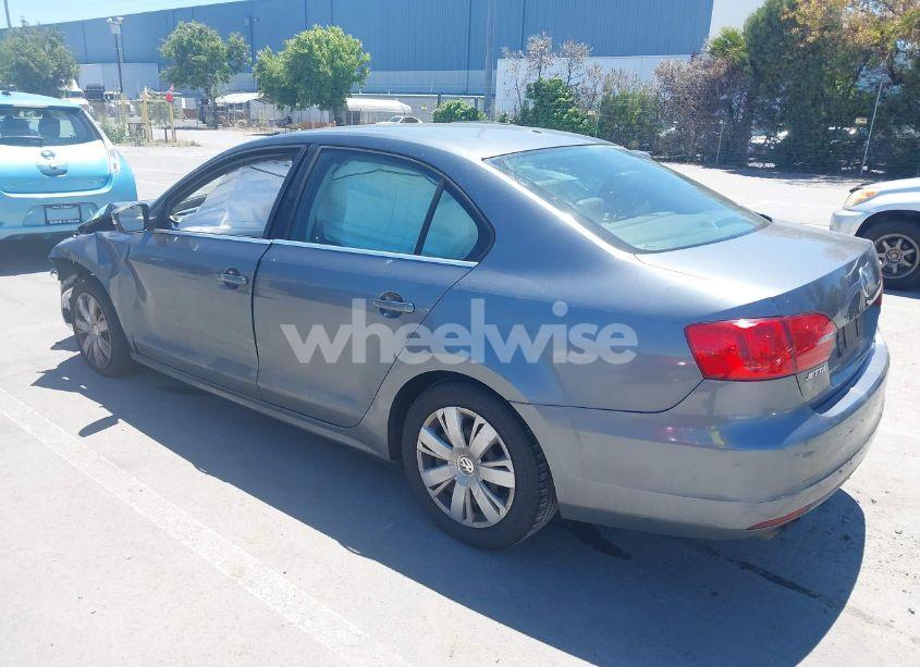 Photo 3 of 2013 Volkswagen Jetta 2.5L SE (VIN 3VWDP7AJ5DM435769)