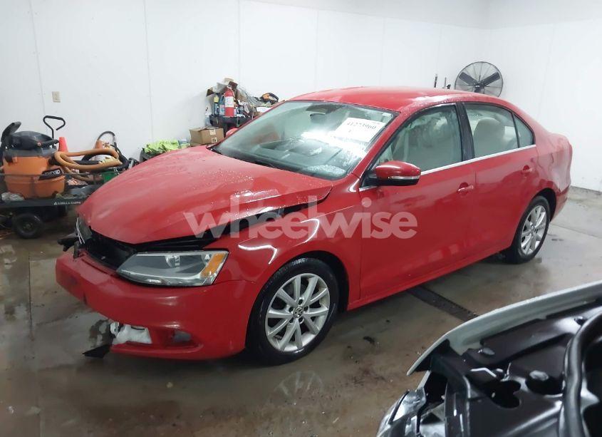 Photo 2 of 2013 Volkswagen Jetta 2.5L SE (VIN 3VWDP7AJ5DM445797)