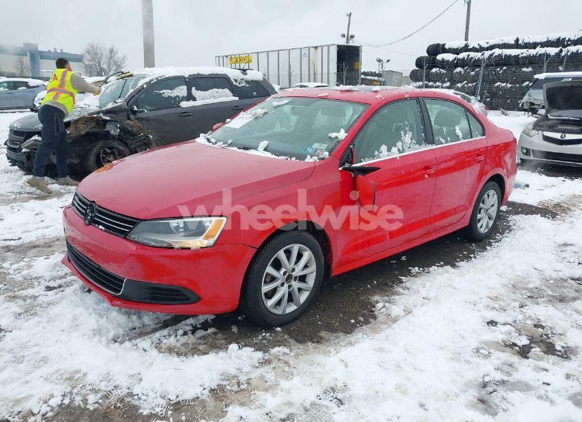 Photo 2 of 2013 Volkswagen Jetta 2.5L SE (VIN 3VWDP7AJ5DM448019)