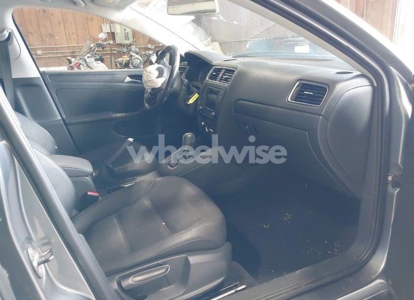 Photo 5 of 2012 Volkswagen Jetta 2.5L SE (VIN 3VWDP7AJ6CM065513)