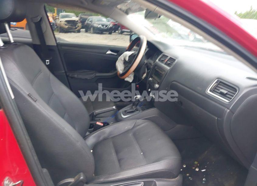 Photo 5 of 2012 Volkswagen Jetta 2.5L SE (VIN 3VWDP7AJ6CM086877)