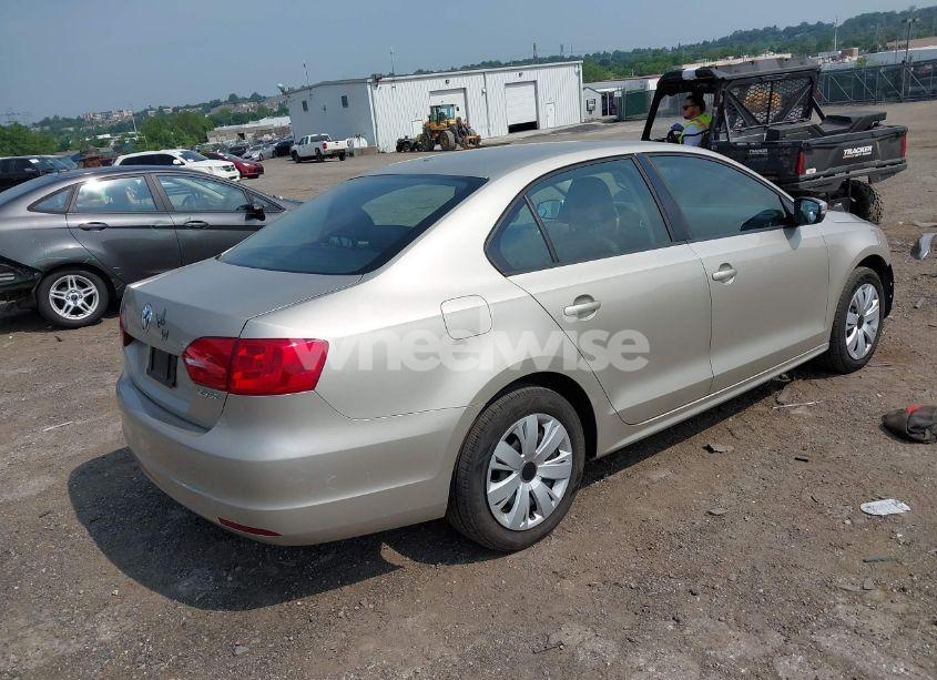 Photo 4 of 2012 Volkswagen Jetta 2.5L SE (VIN 3VWDP7AJ6CM127542)