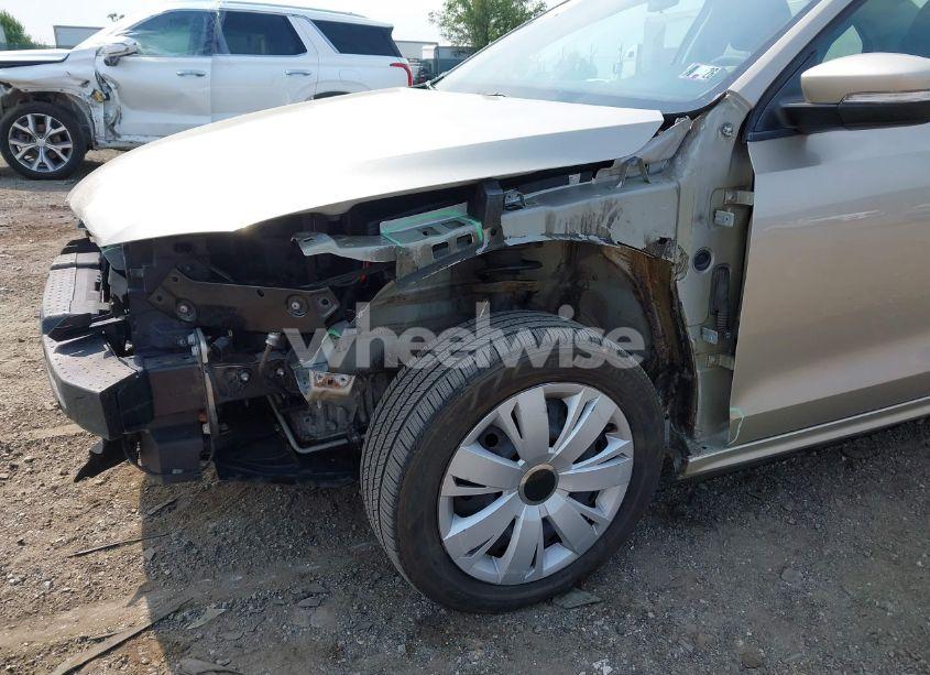 Photo 6 of 2012 Volkswagen Jetta 2.5L SE (VIN 3VWDP7AJ6CM127542)