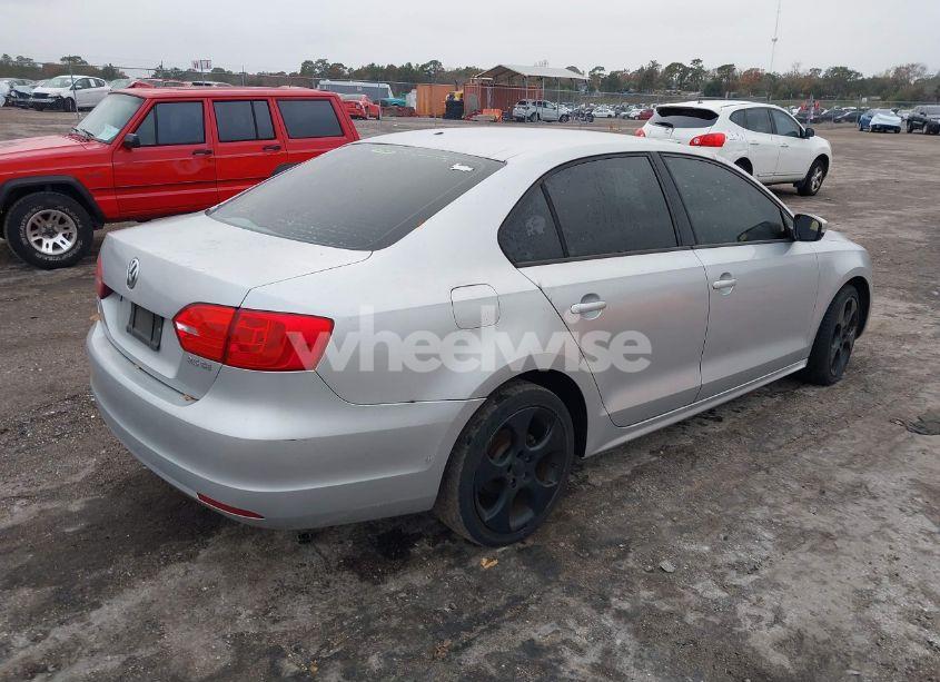 Photo 4 of 2012 Volkswagen Jetta 2.5L SE (VIN 3VWDP7AJ6CM130134)
