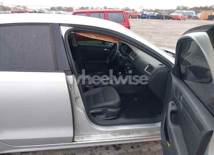 Photo 5 of 2012 Volkswagen Jetta 2.5L SE (VIN 3VWDP7AJ6CM130134)