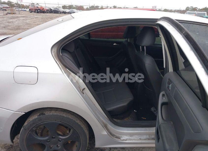 Photo 8 of 2012 Volkswagen Jetta 2.5L SE (VIN 3VWDP7AJ6CM130134)