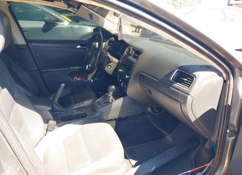 Photo 5 of 2012 Volkswagen Jetta 2.5L SE (VIN 3VWDP7AJ6CM327367)