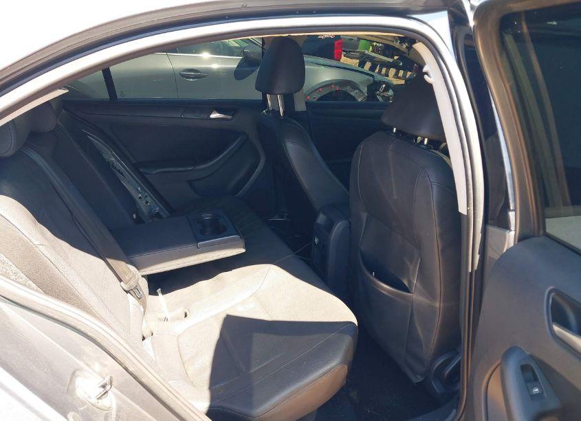 Photo 8 of 2012 Volkswagen Jetta 2.5L SE (VIN 3VWDP7AJ6CM327367)